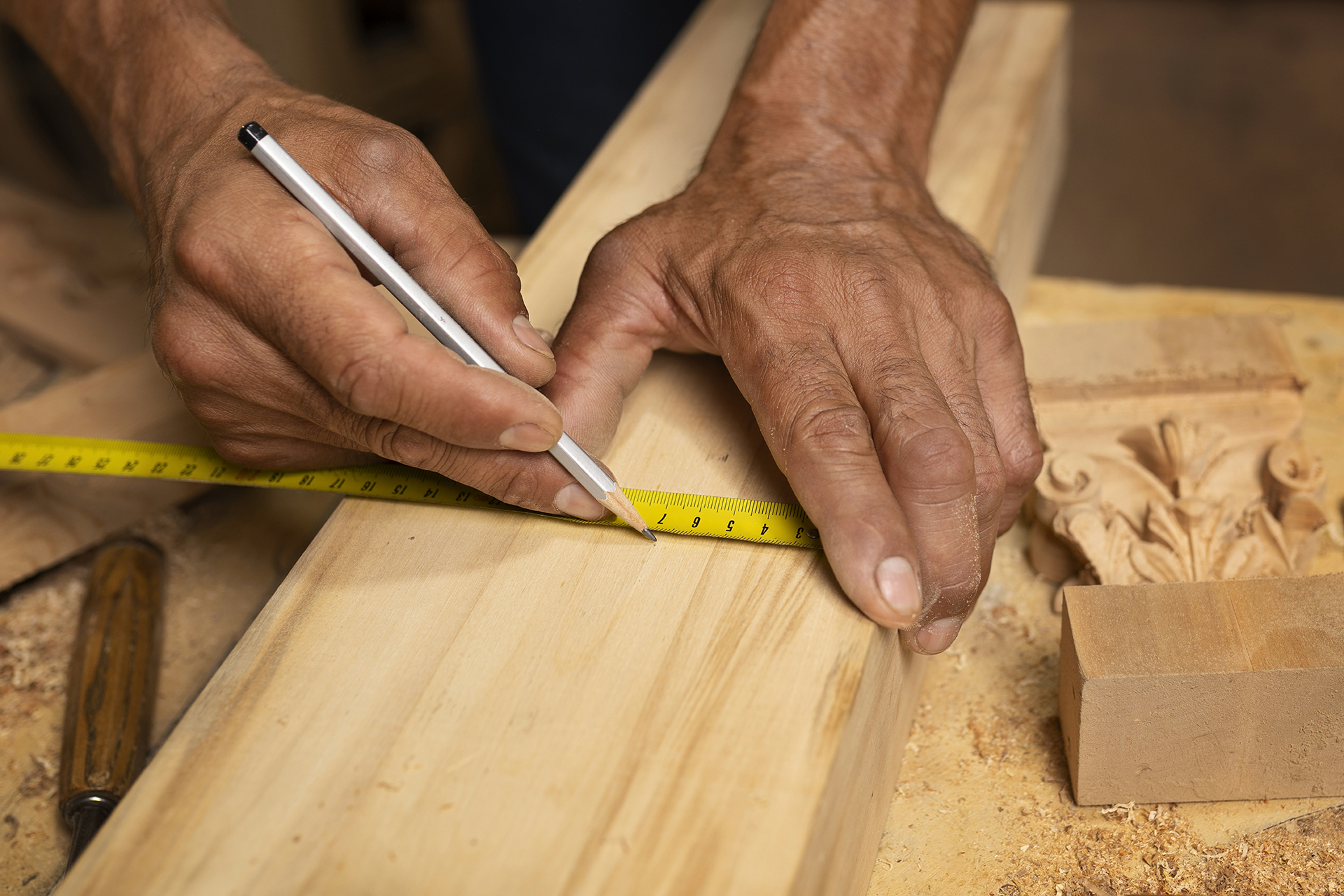 artisan doing woodcutting